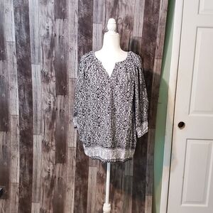 Black and White Oversized Blouse with 3/4 Sleeves